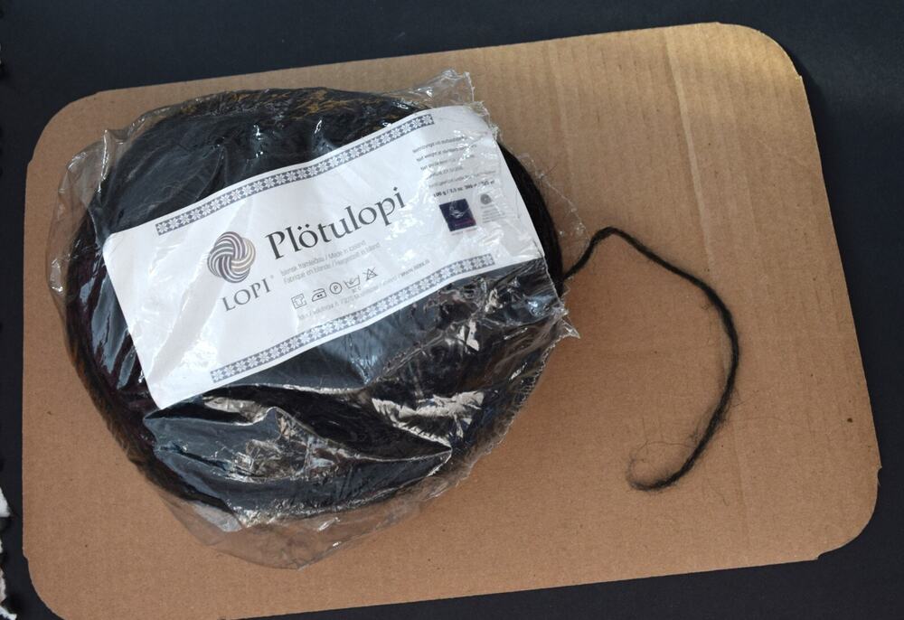 Plötulopi Lopi 100% Icelandic Wool Unspun - charcoal grey- 328yds